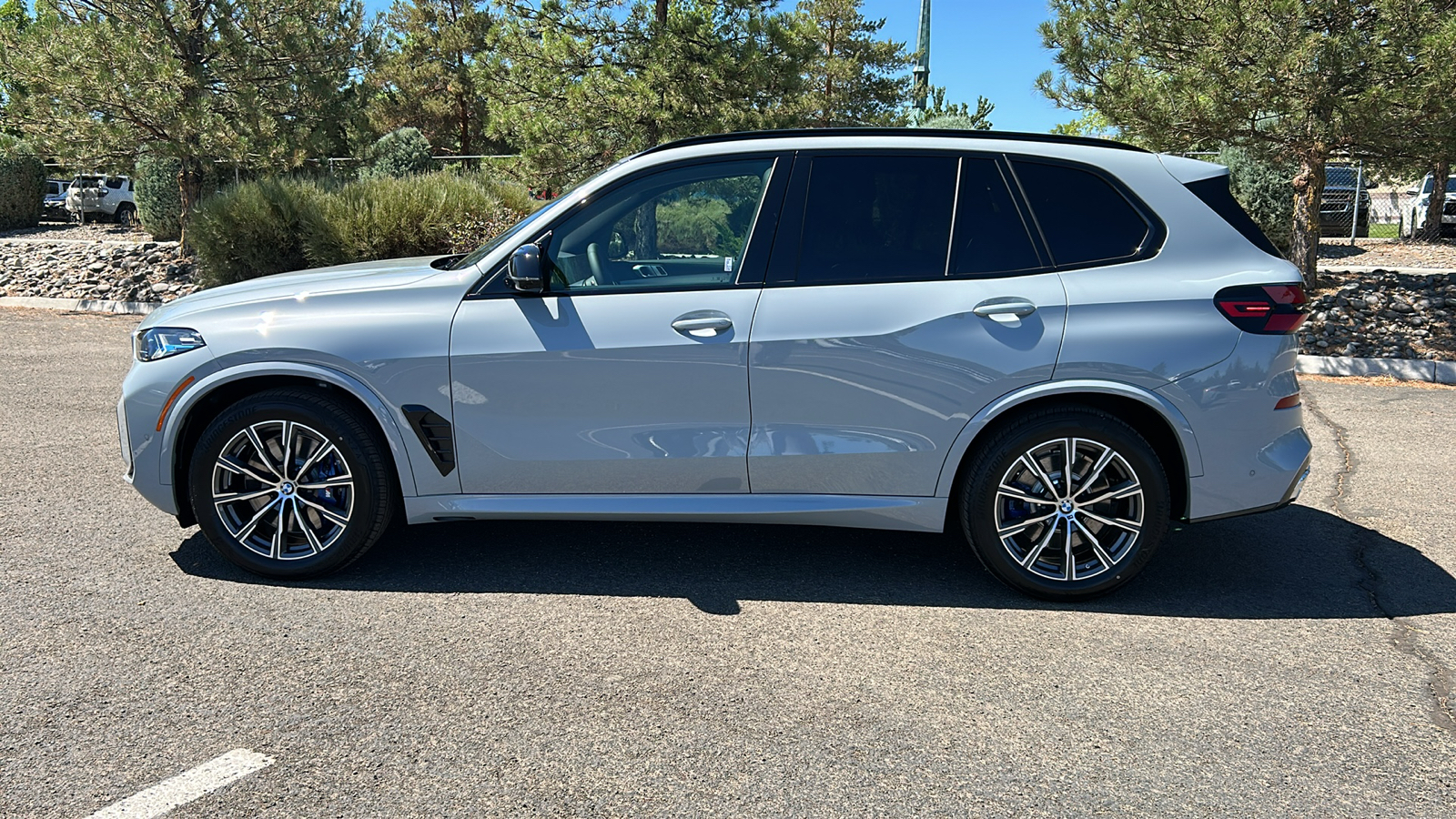 2025 BMW X5 M60i 11