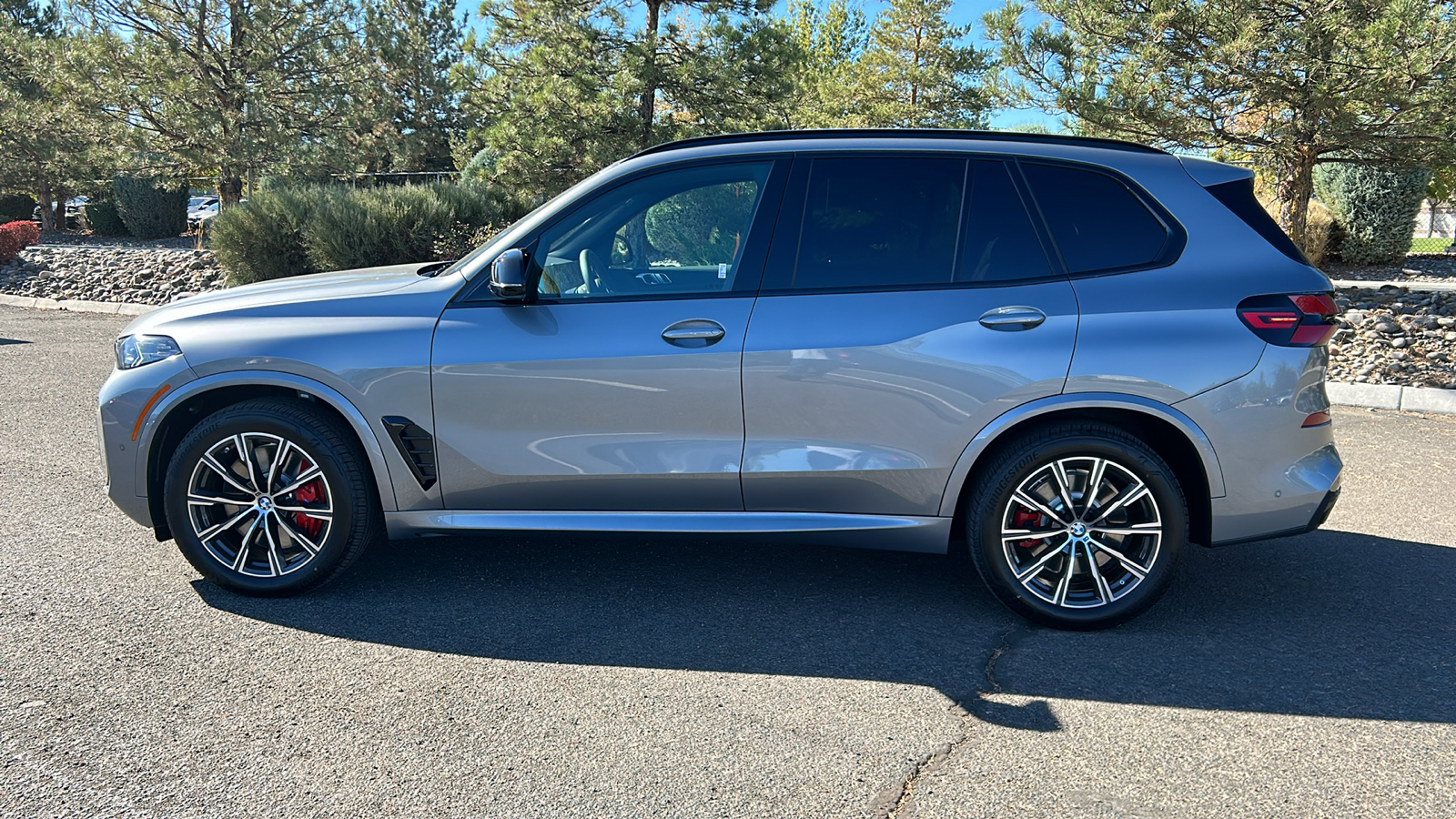 2025 BMW X5 M60i 11