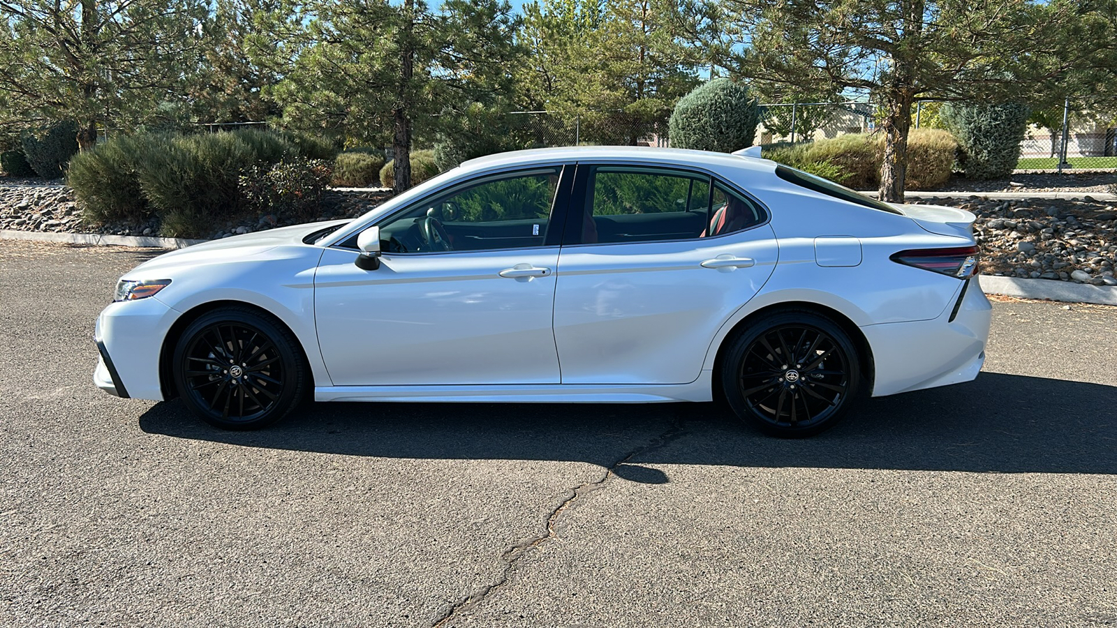 2022 Toyota Camry Hybrid XSE 10