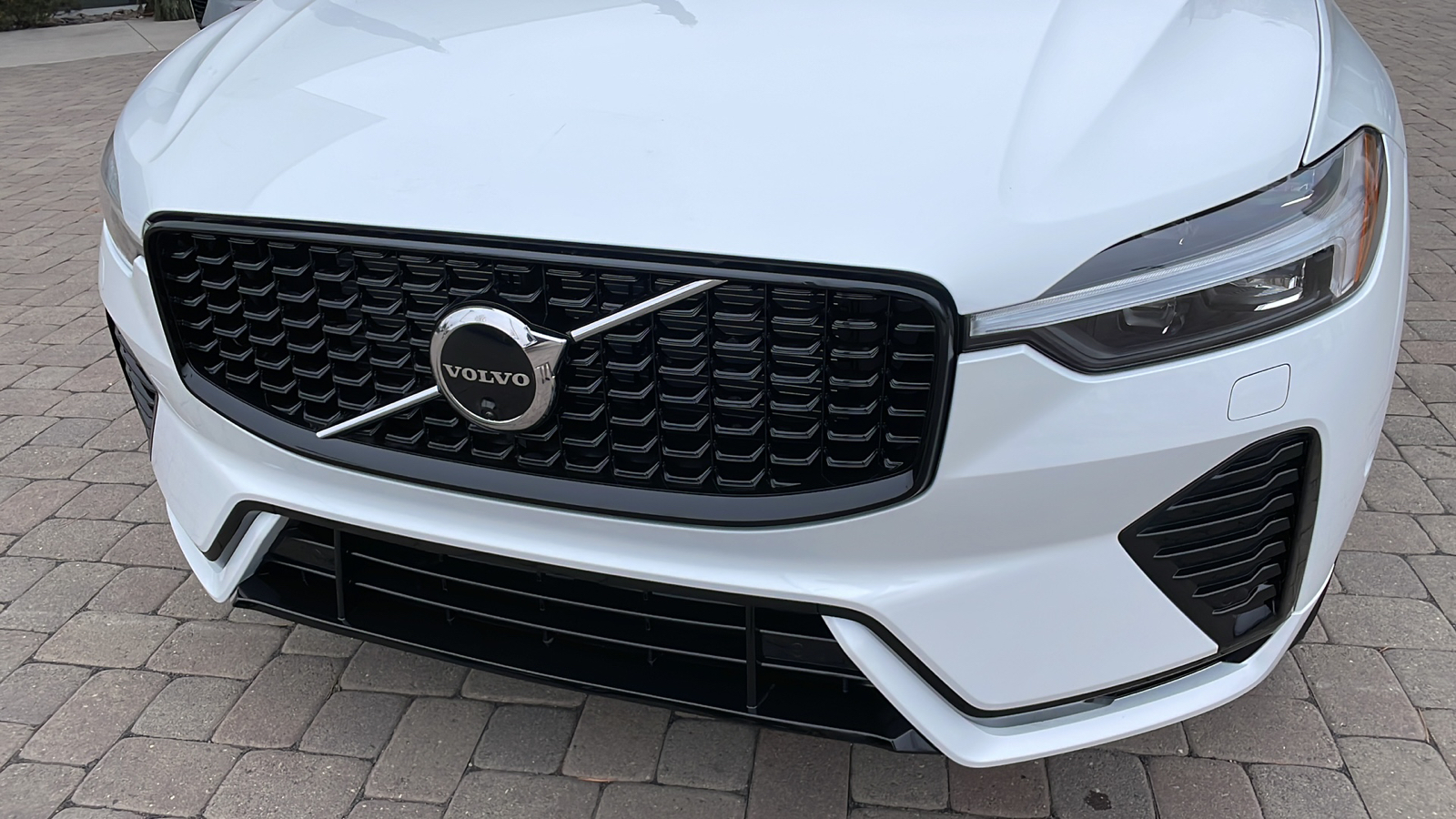 2024 Volvo XC60 Recharge Plug-In Hybrid Plus Dark Theme 10