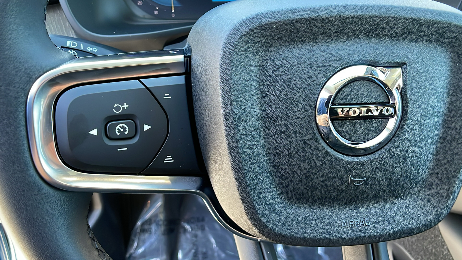 2024 Volvo XC40 B5 Core 36