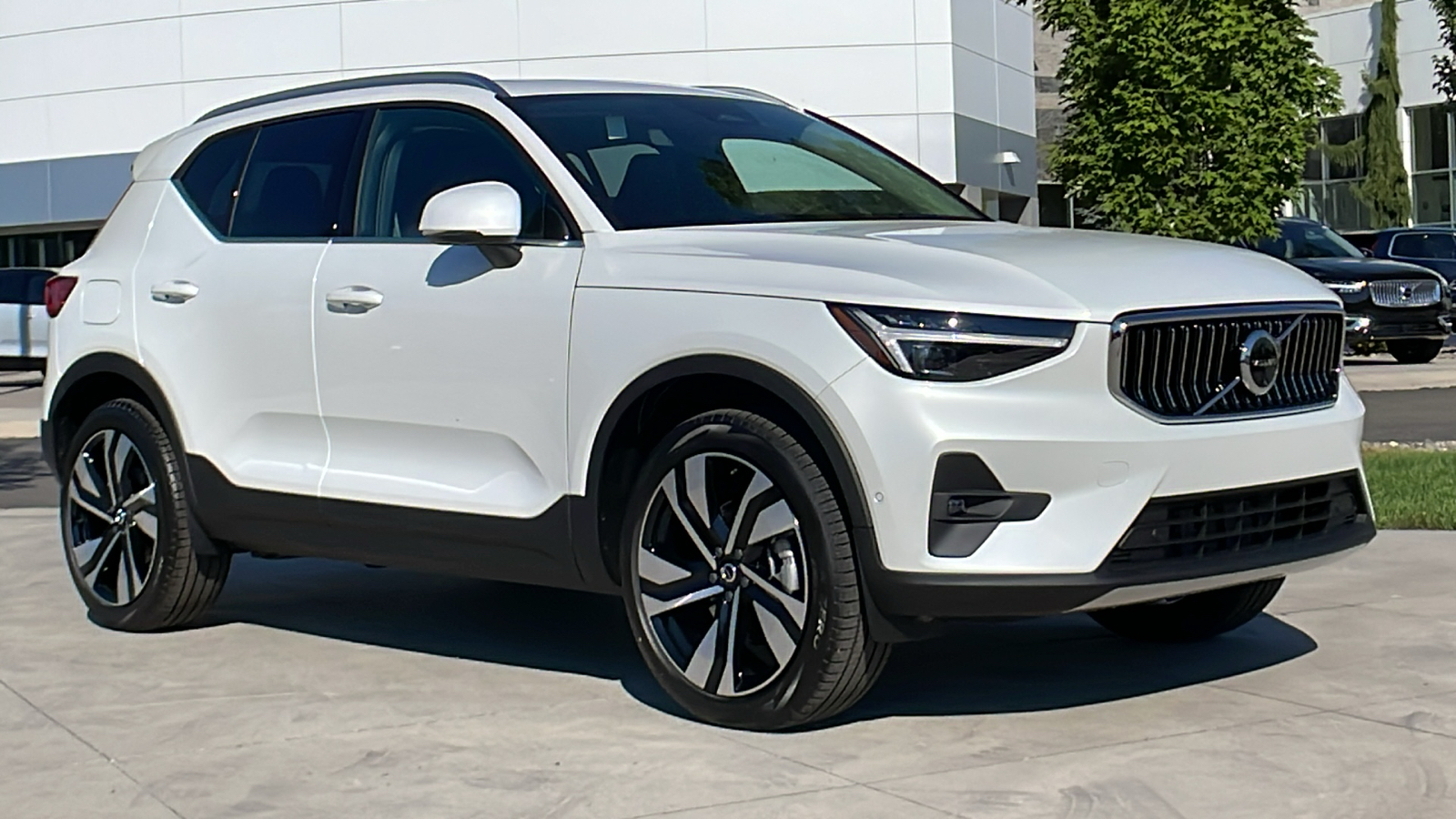 2025 Volvo XC40 Plus Bright Theme 2