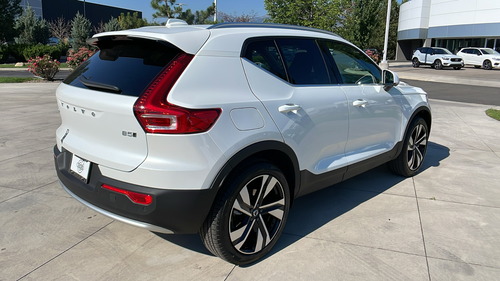 2025 Volvo XC40 Plus Bright Theme 4