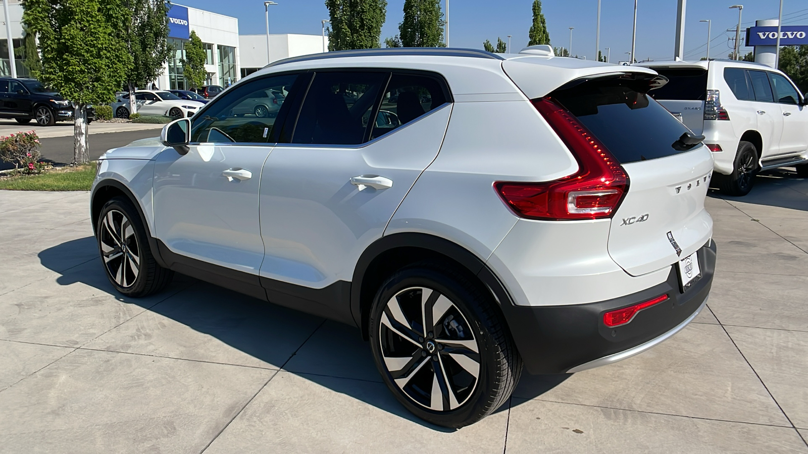 2025 Volvo XC40 Plus Bright Theme 6