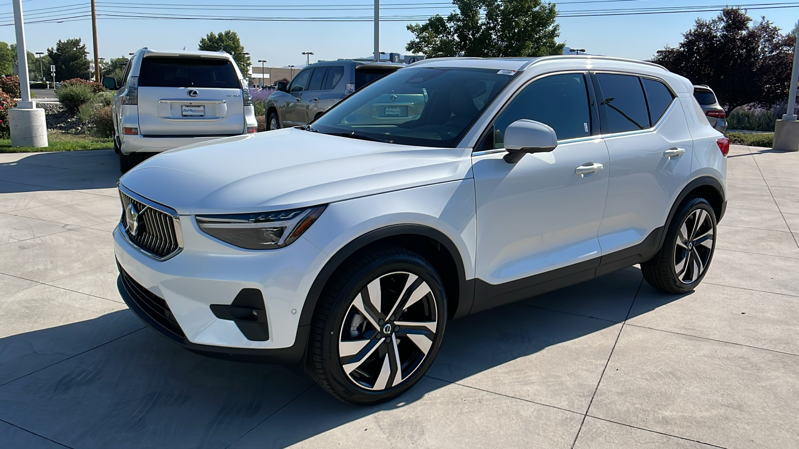 2025 Volvo XC40 Plus Bright Theme 8