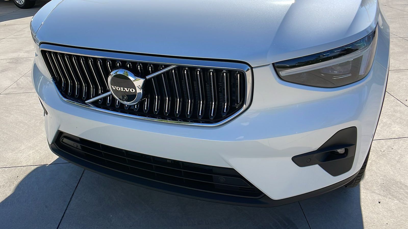 2025 Volvo XC40 Plus Bright Theme 10