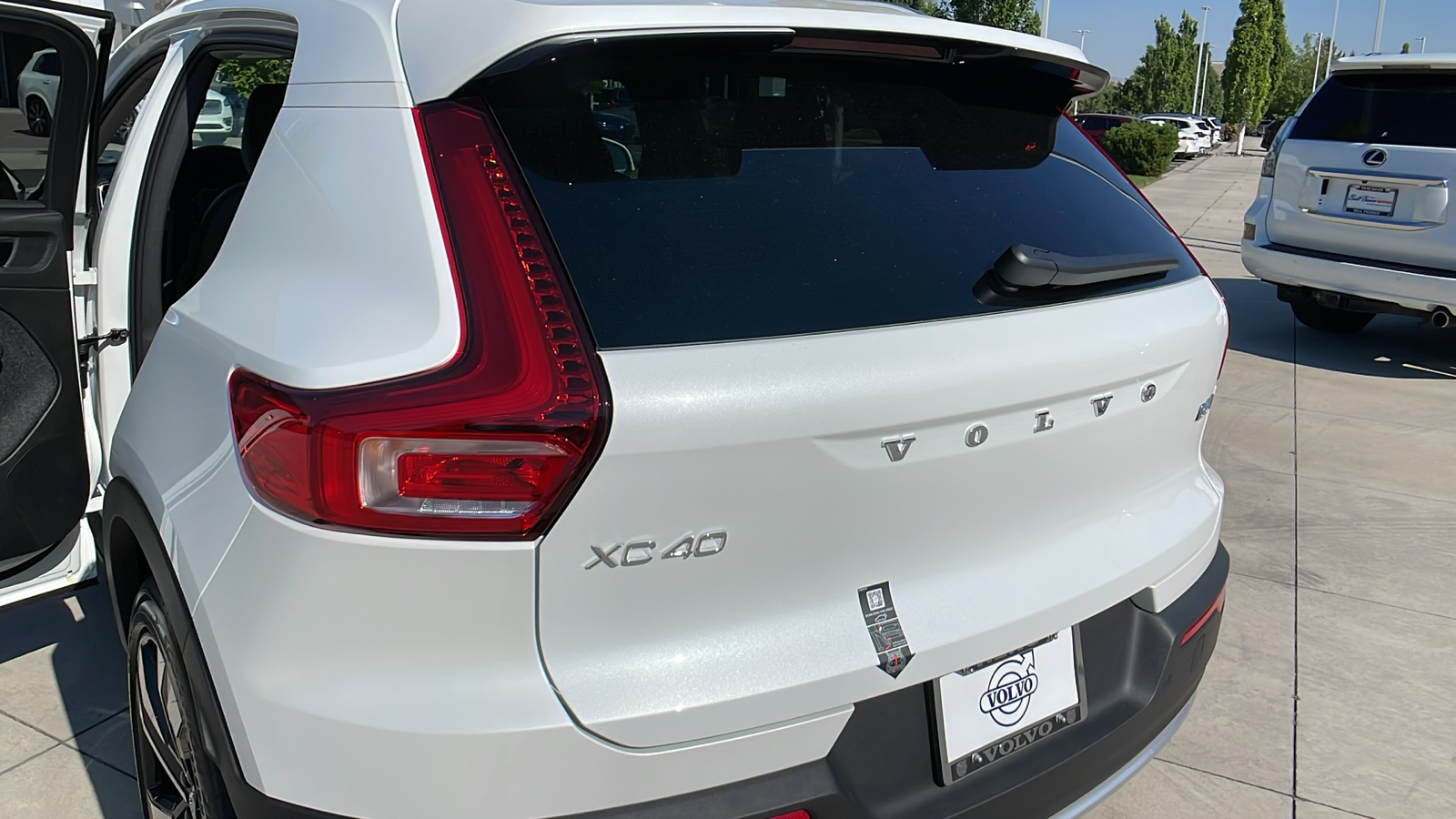 2025 Volvo XC40 Plus Bright Theme 12