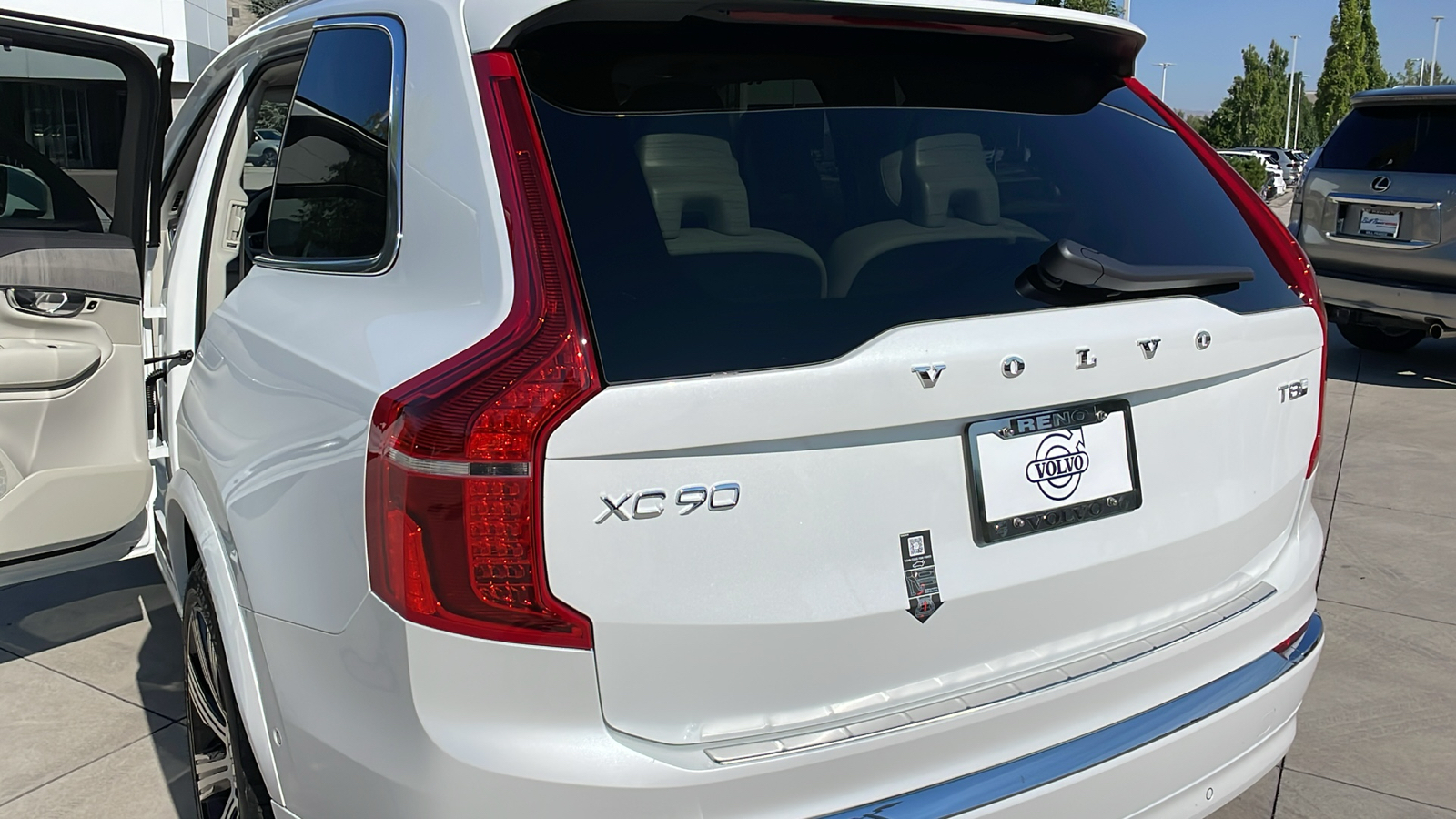 2025 Volvo XC90 Plug-In Hybrid Ultra 12