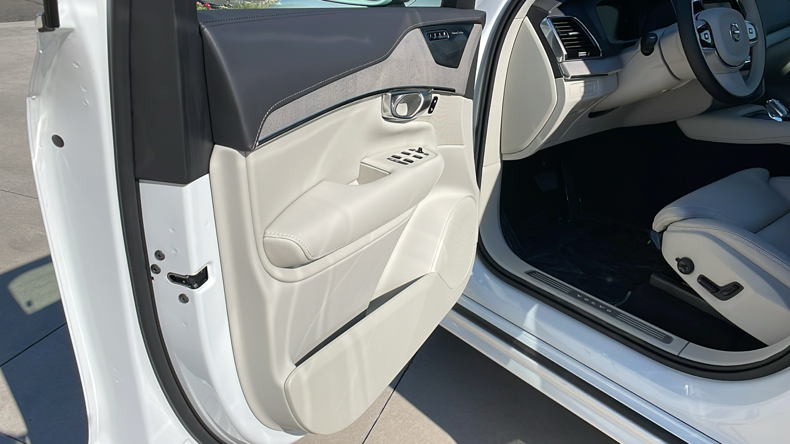 2025 Volvo XC90 Plug-In Hybrid Ultra 21