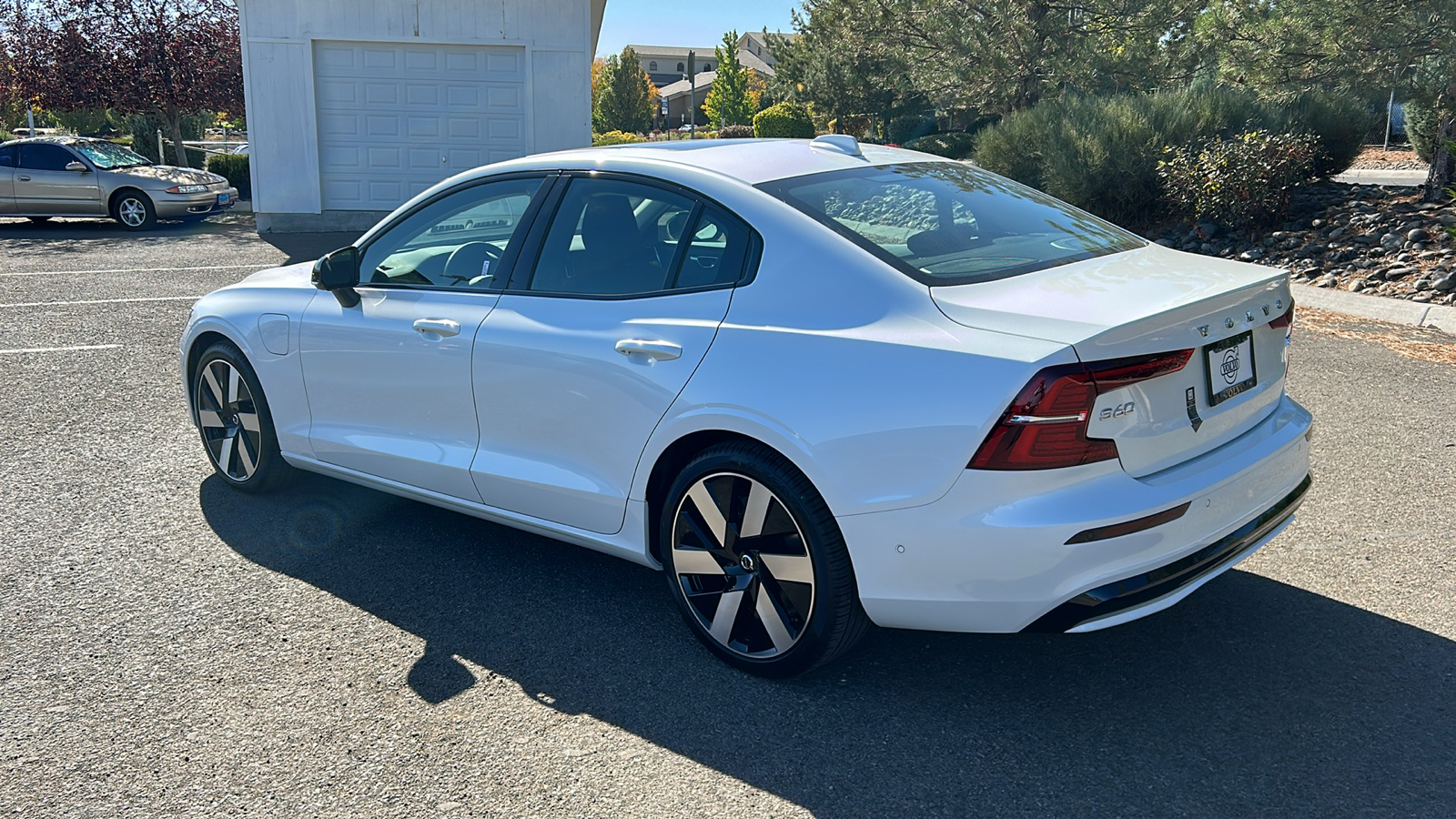 2025 Volvo S60 Plug-In Hybrid Plus 10