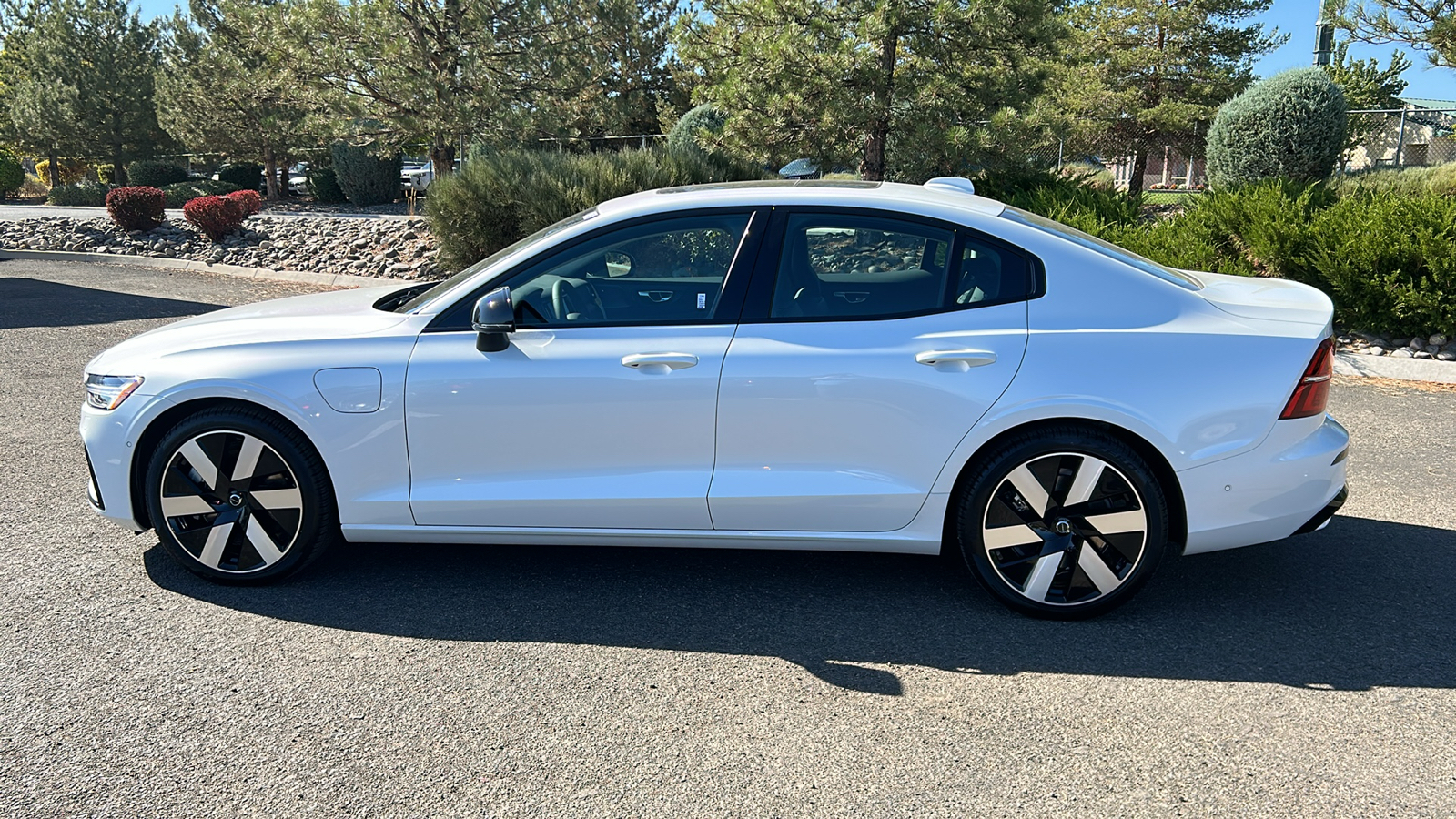 2025 Volvo S60 Plug-In Hybrid Plus 11