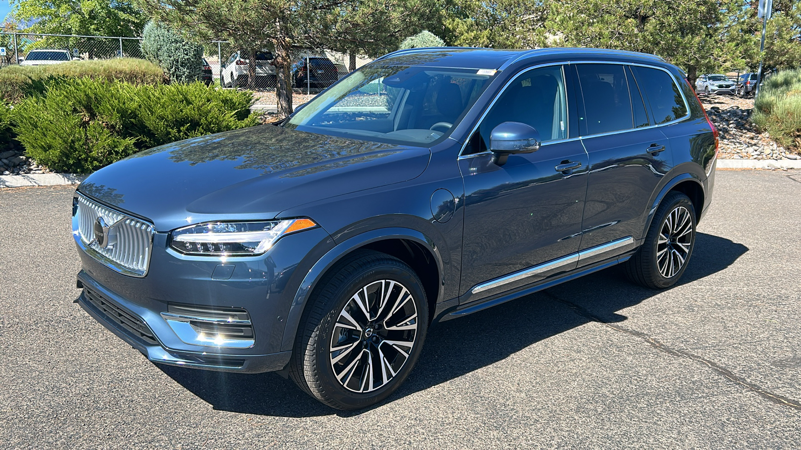 2025 Volvo XC90 Plug-In Hybrid Plus 2