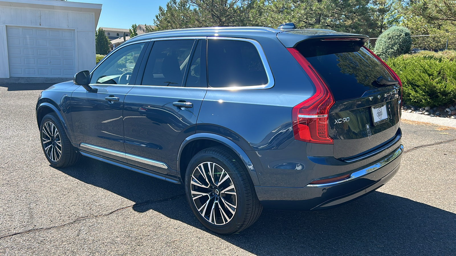 2025 Volvo XC90 Plug-In Hybrid Plus 10