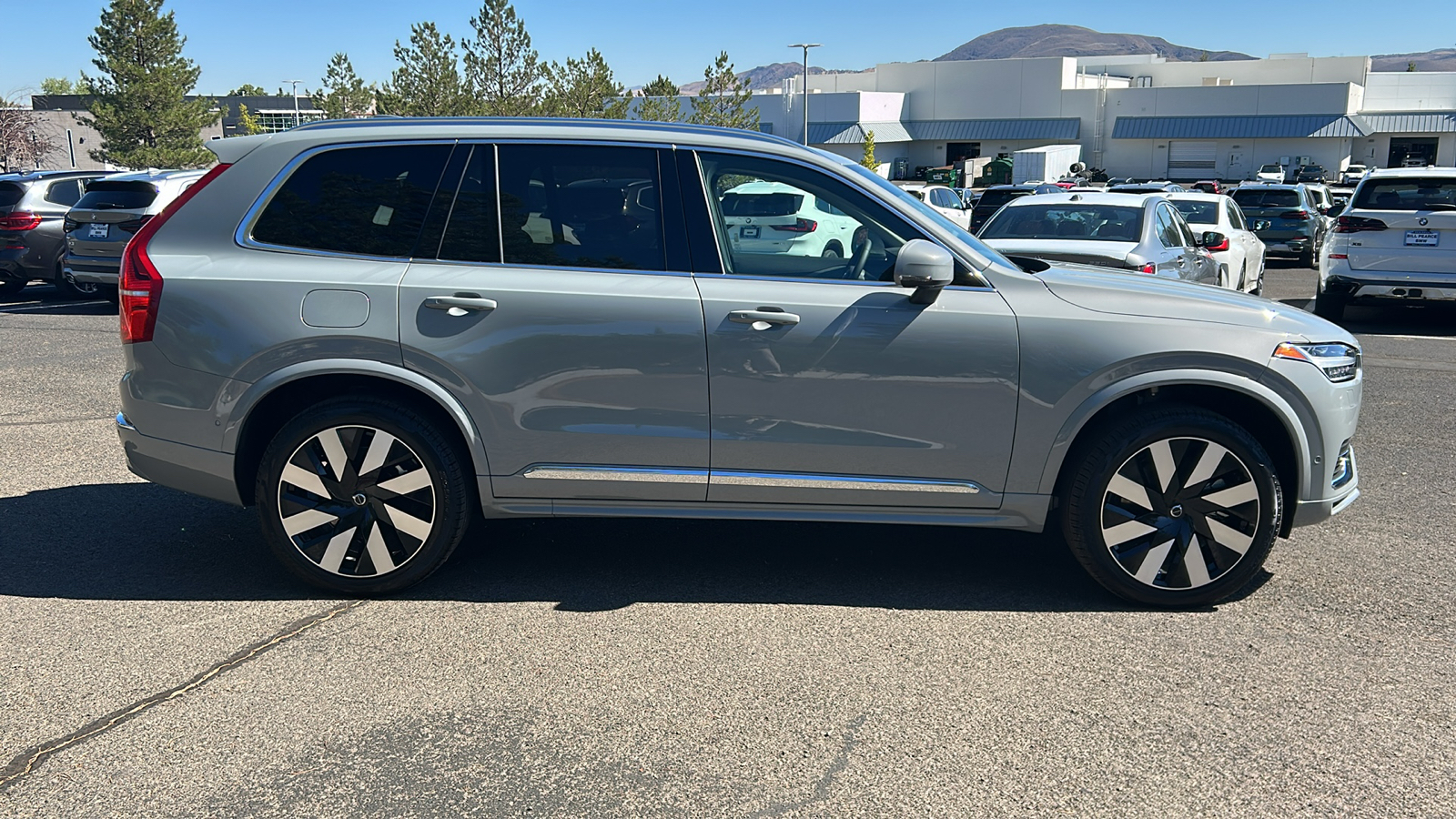 2025 Volvo XC90 Plug-In Hybrid Ultra 8