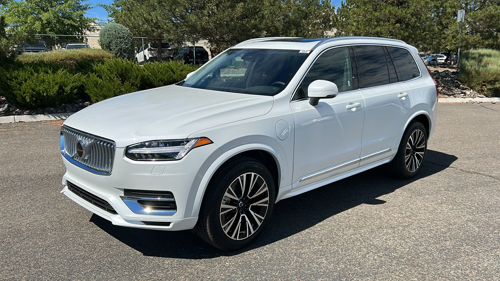 2025 Volvo XC90 Plug-In Hybrid Core 2