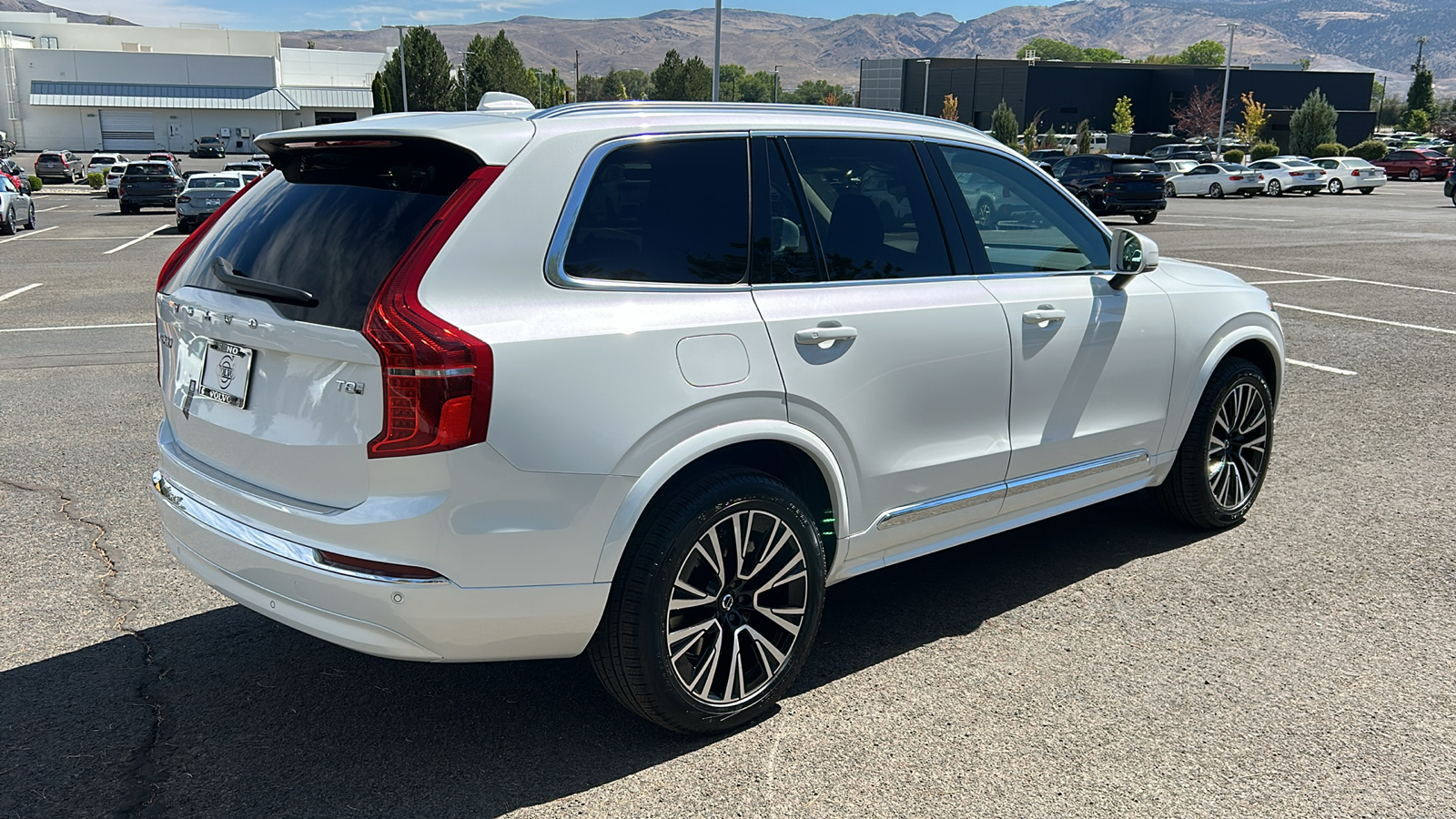 2025 Volvo XC90 Plug-In Hybrid Core 3