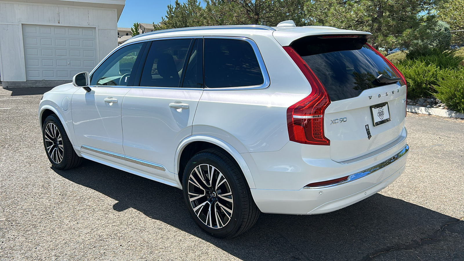 2025 Volvo XC90 Plug-In Hybrid Core 10