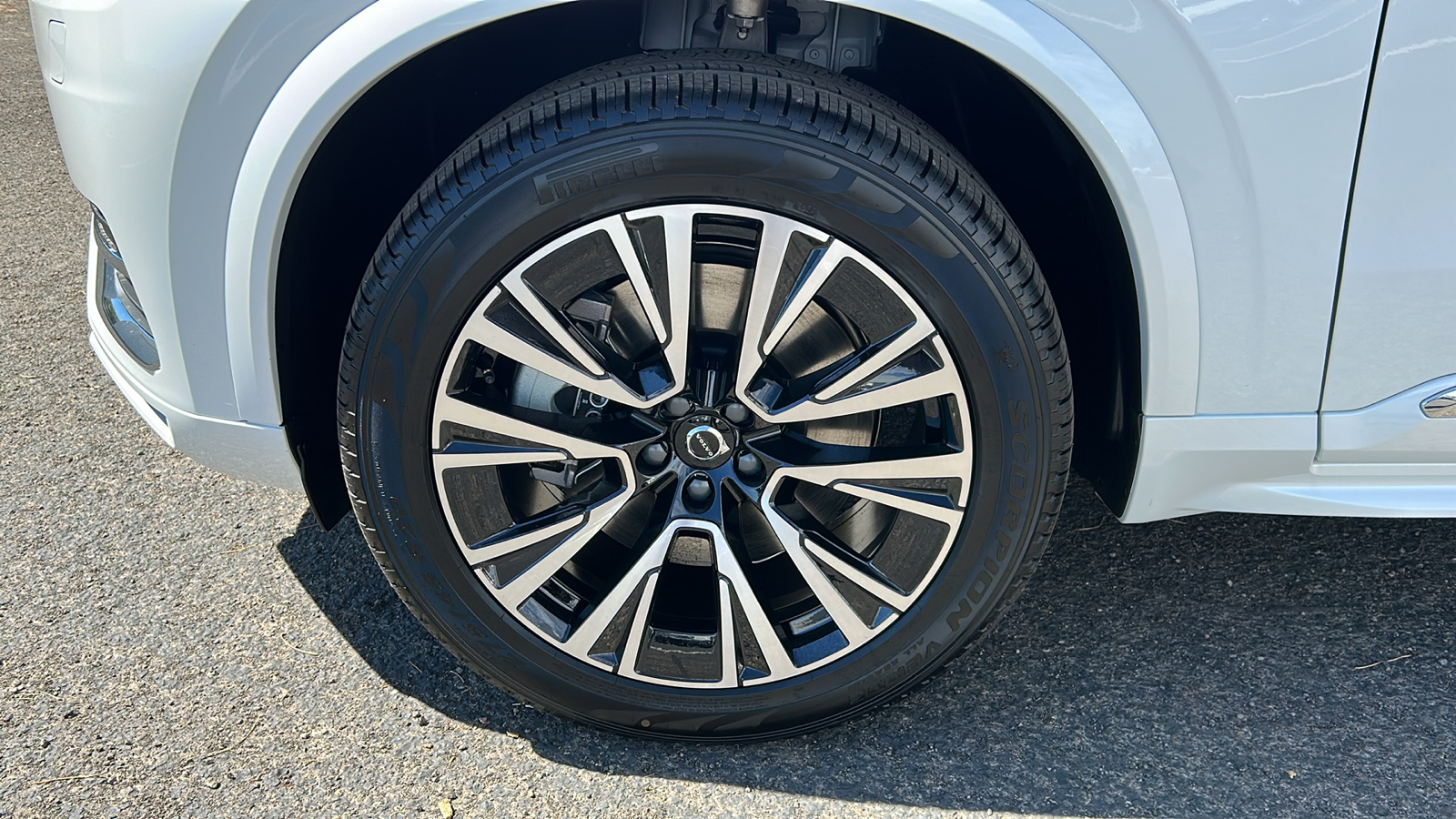 2025 Volvo XC90 Plug-In Hybrid Core 12