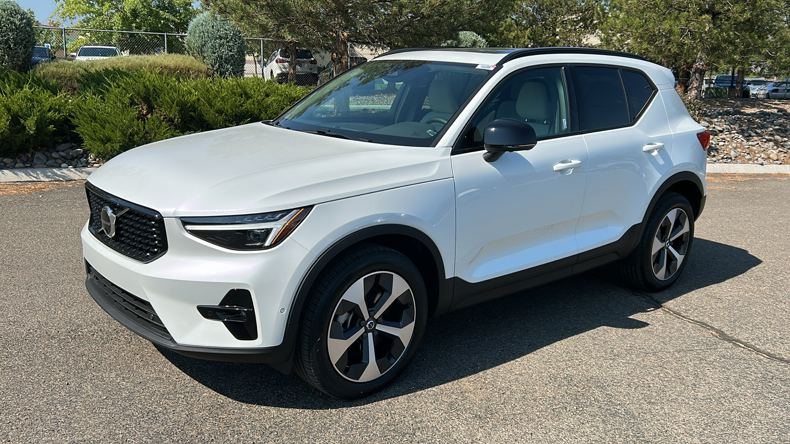 2025 Volvo XC40 Plus Dark Theme 2