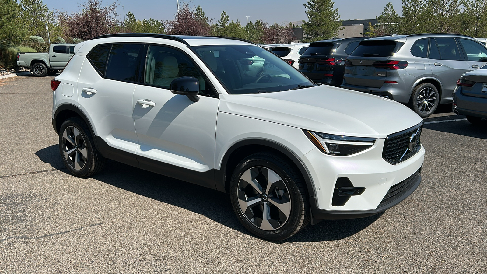 2025 Volvo XC40 Plus Dark Theme 7