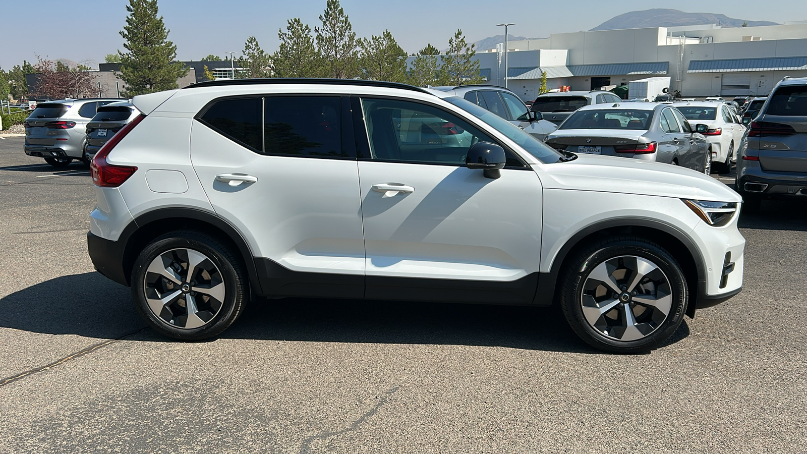 2025 Volvo XC40 Plus Dark Theme 8