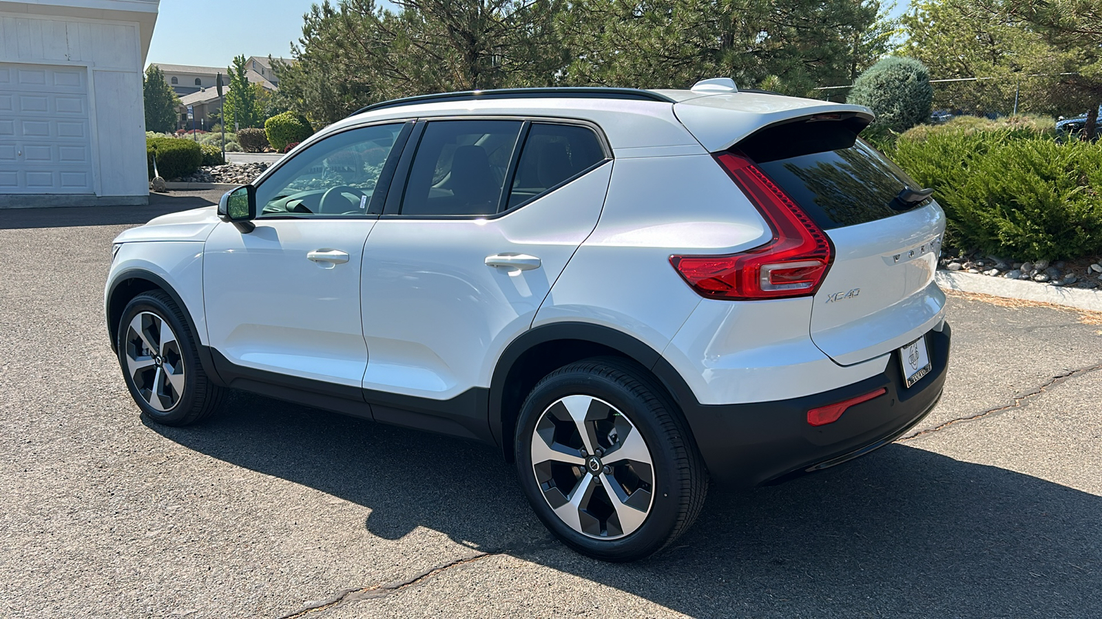 2025 Volvo XC40 Plus Dark Theme 10