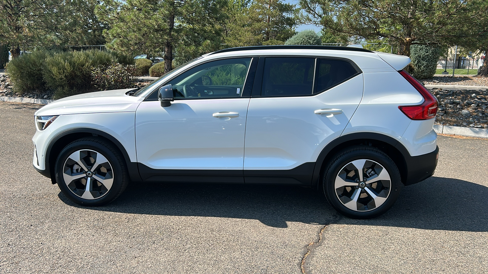 2025 Volvo XC40 Plus Dark Theme 11