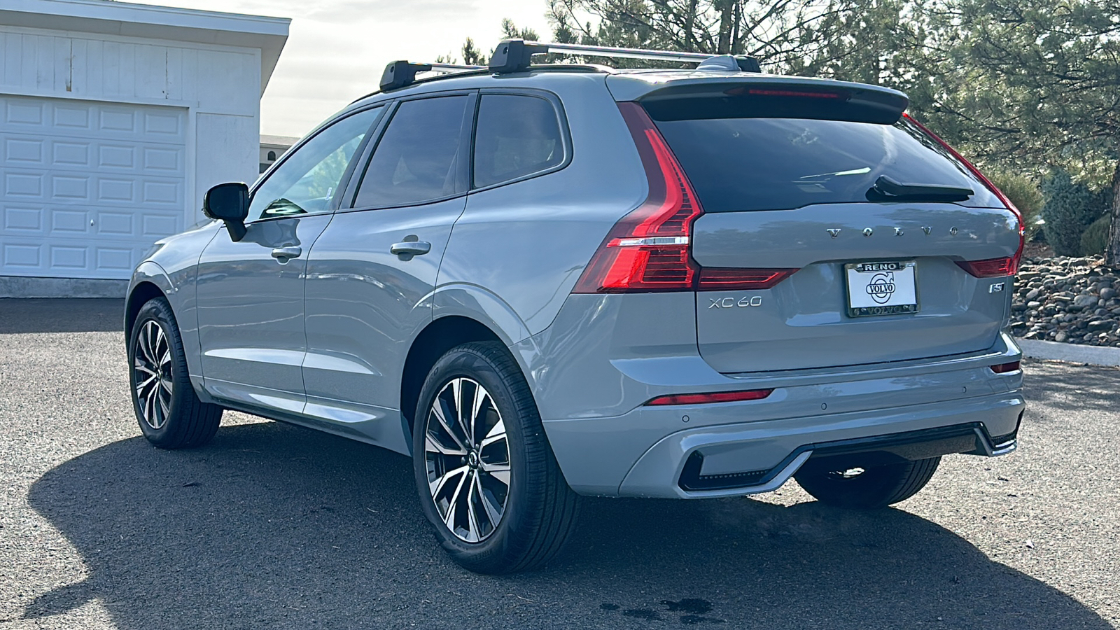 2025 Volvo XC60 Core 10