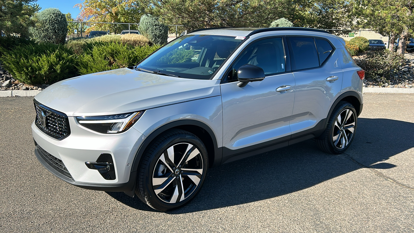 2025 Volvo XC40 Plus Dark Theme 2