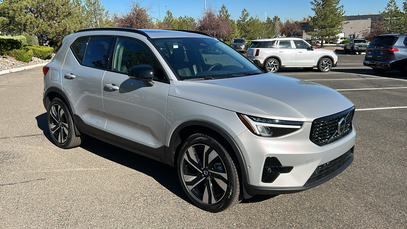 2025 Volvo XC40 Plus Dark Theme 7