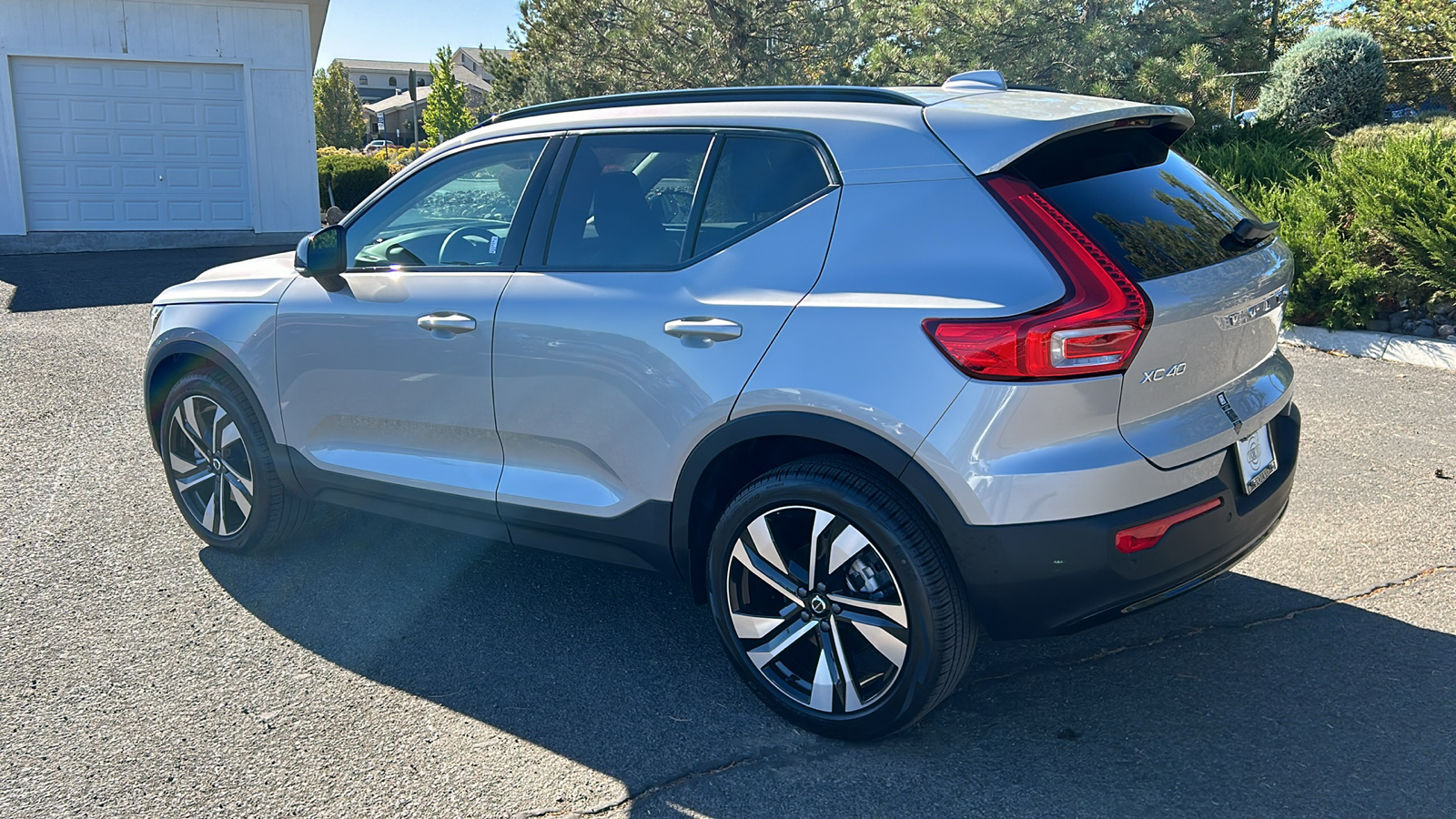 2025 Volvo XC40 Plus Dark Theme 10