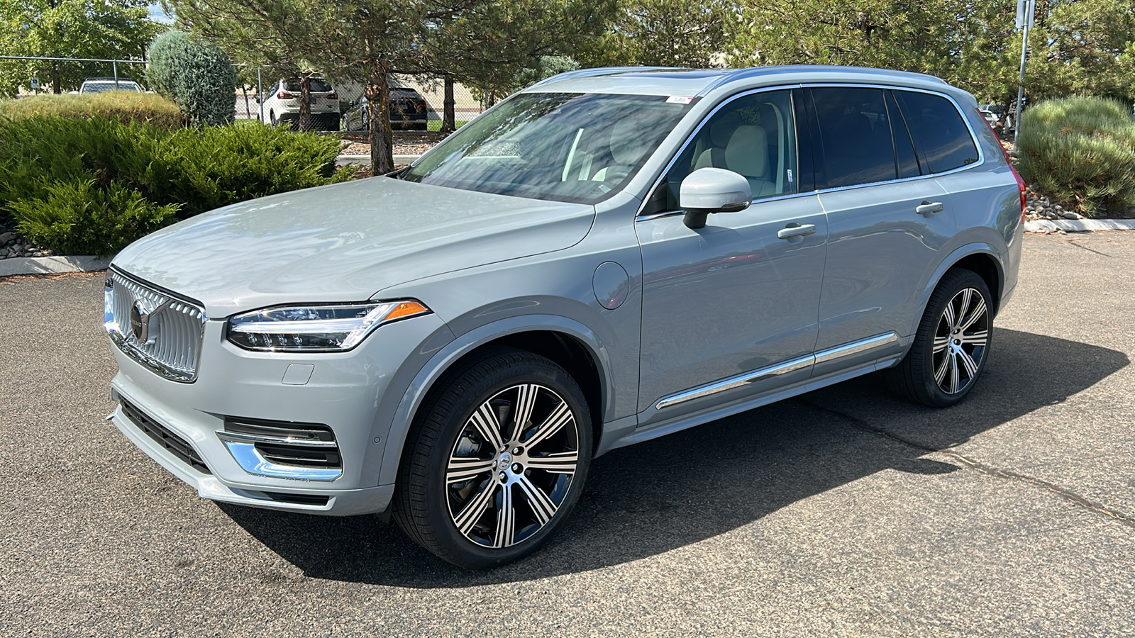 2025 Volvo XC90 Plug-In Hybrid Plus 2