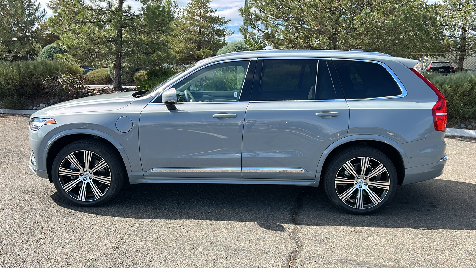 2025 Volvo XC90 Plug-In Hybrid Plus 11