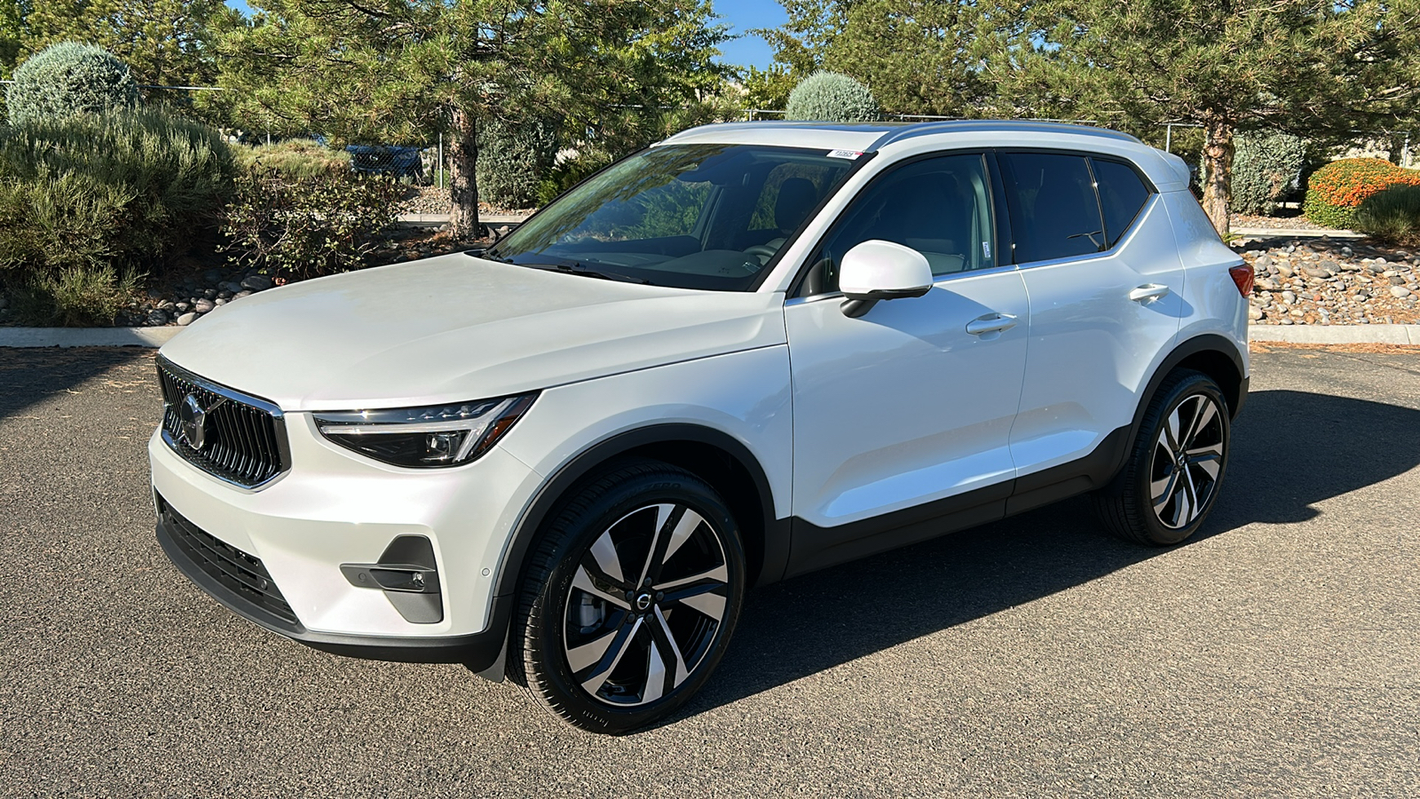 2025 Volvo XC40 Plus Bright Theme 2