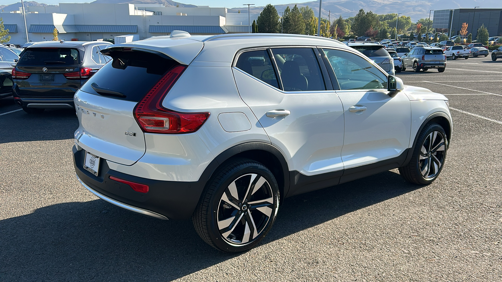 2025 Volvo XC40 Plus Bright Theme 3