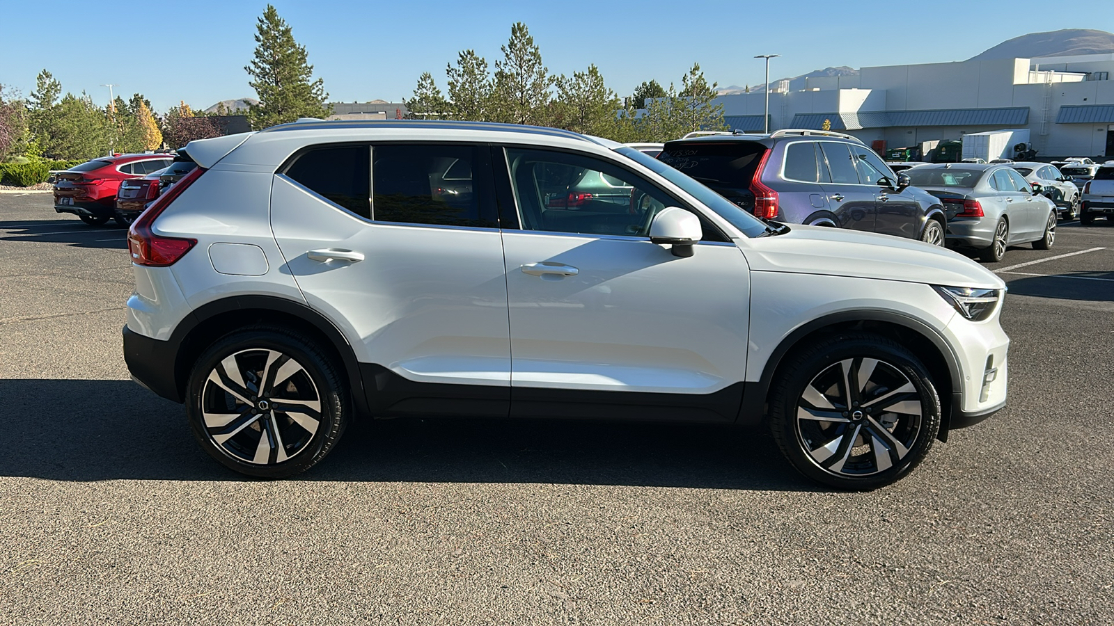 2025 Volvo XC40 Plus Bright Theme 8