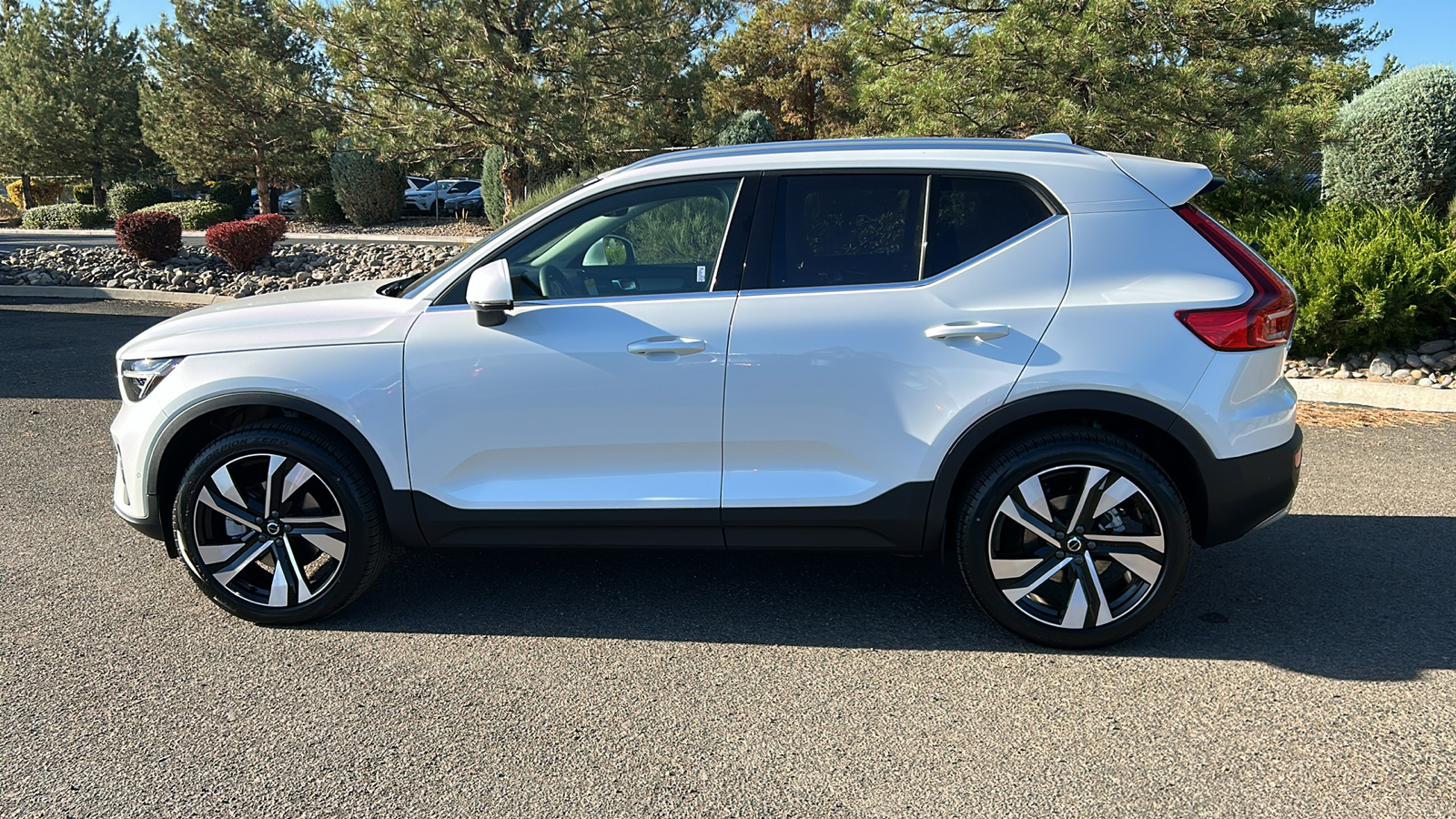 2025 Volvo XC40 Plus Bright Theme 11