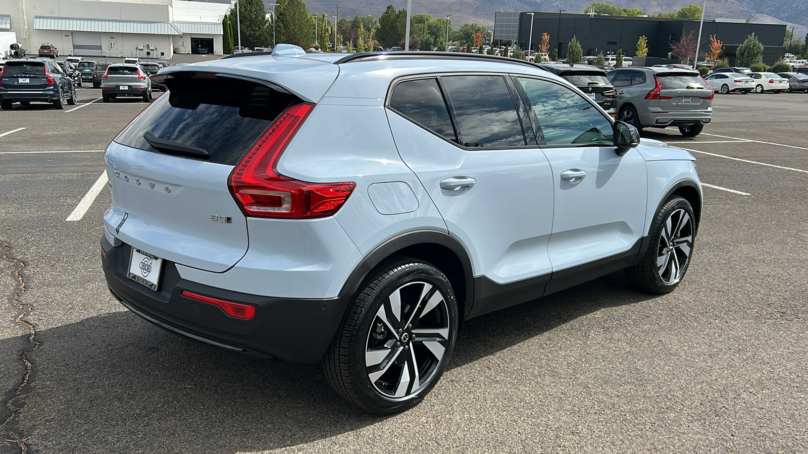 2025 Volvo XC40 Ultra Dark Theme 3