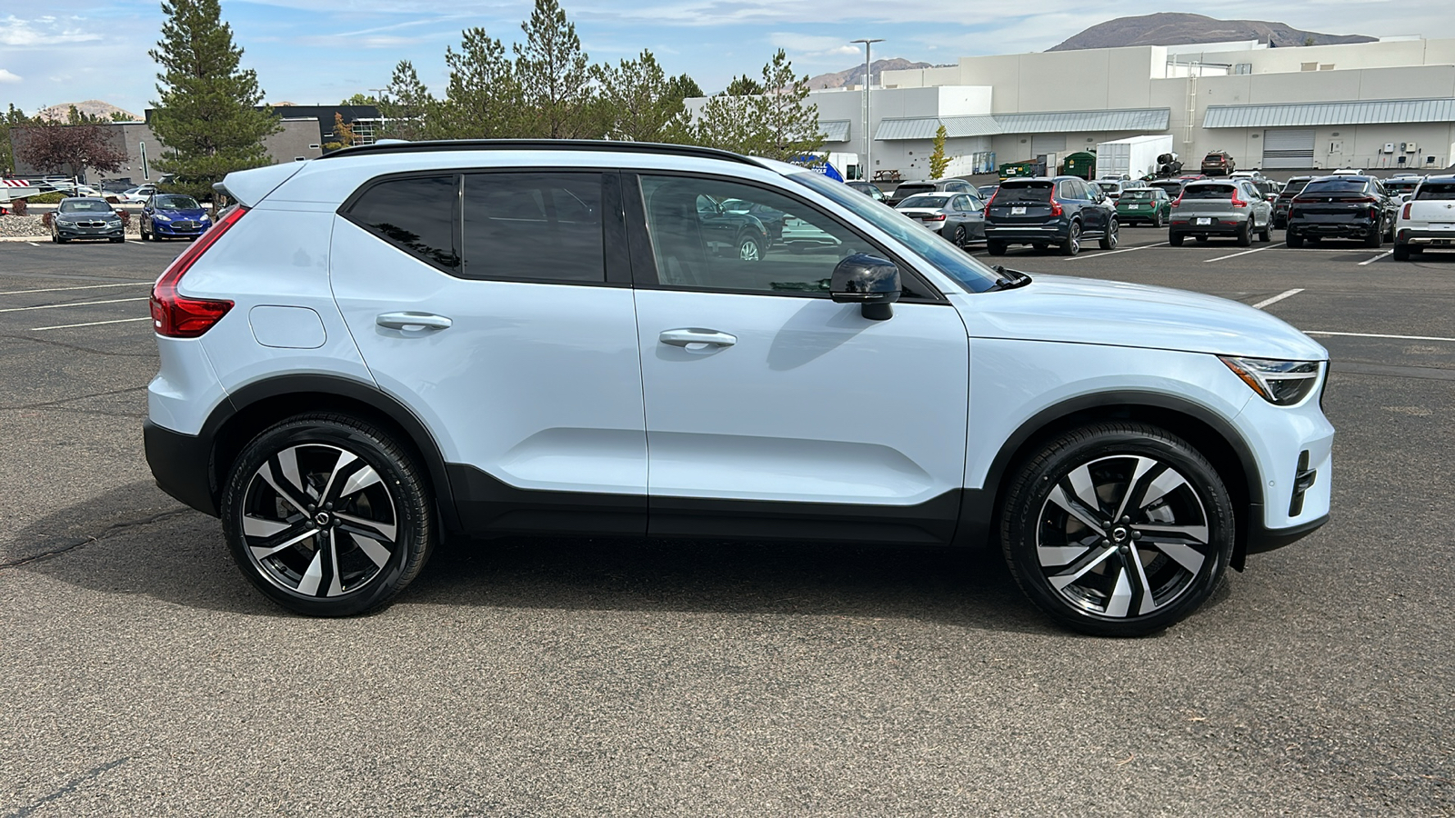 2025 Volvo XC40 Ultra Dark Theme 8