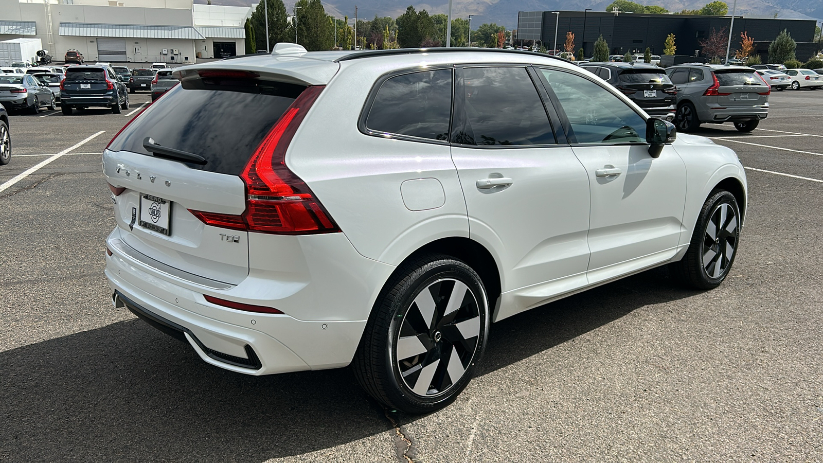 2025 Volvo XC60 Plug-In Hybrid Plus 3