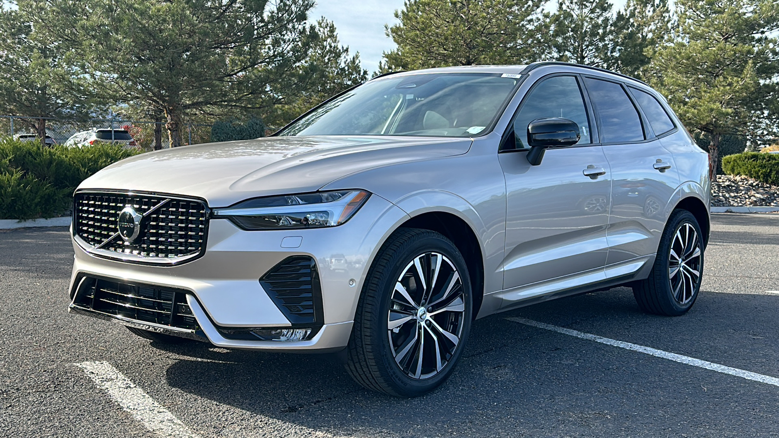 2025 Volvo XC60 Plus 2