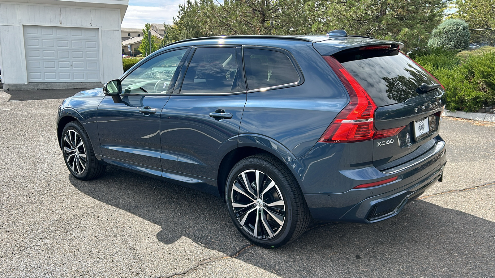 2025 Volvo XC60 Plus 10