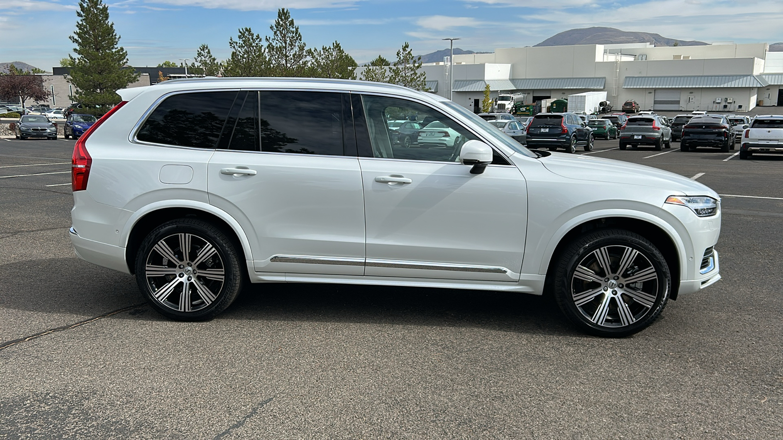 2025 Volvo XC90 Plug-In Hybrid Ultra 8