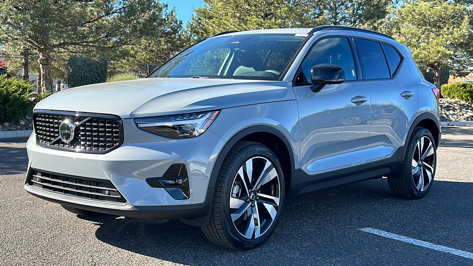 2025 Volvo XC40 Ultra Dark Theme 2