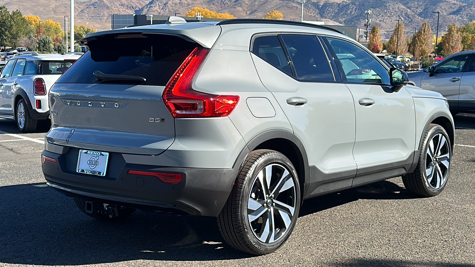 2025 Volvo XC40 Ultra Dark Theme 3