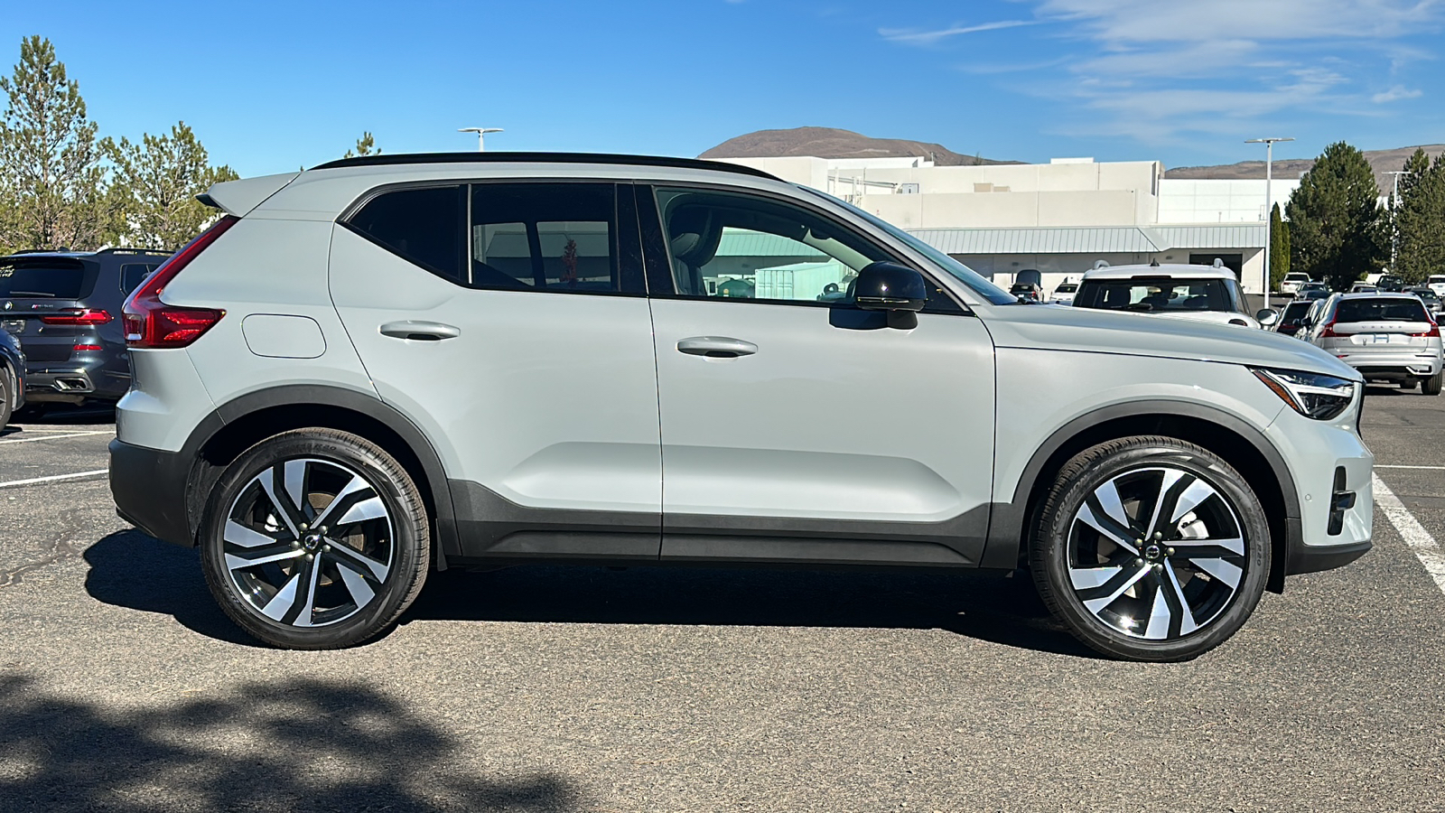 2025 Volvo XC40 Ultra Dark Theme 8