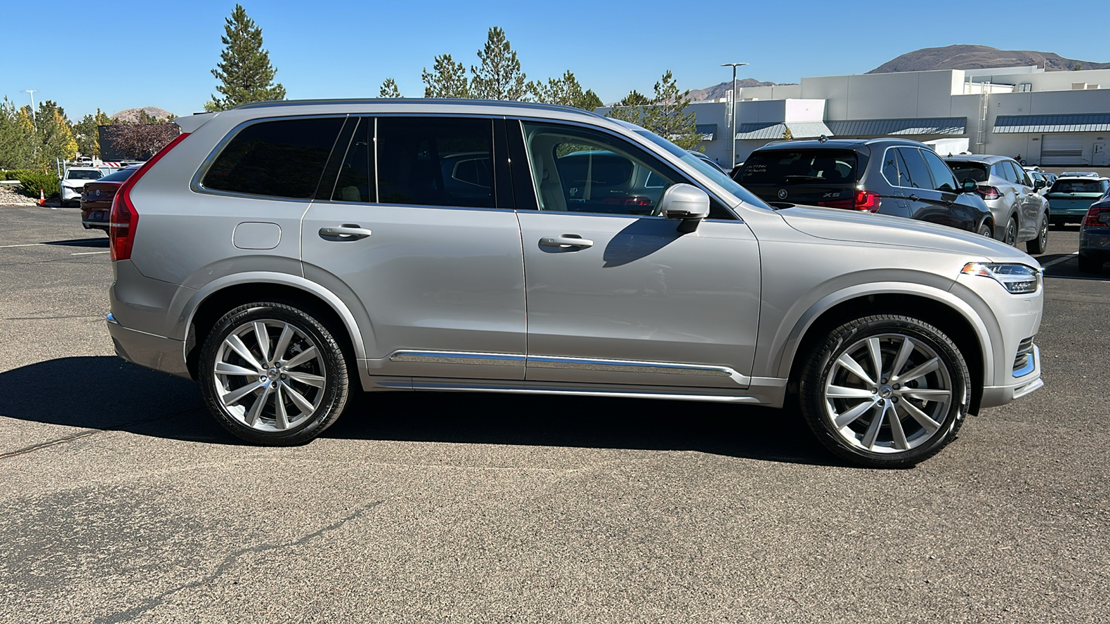 2025 Volvo XC90 Core 8