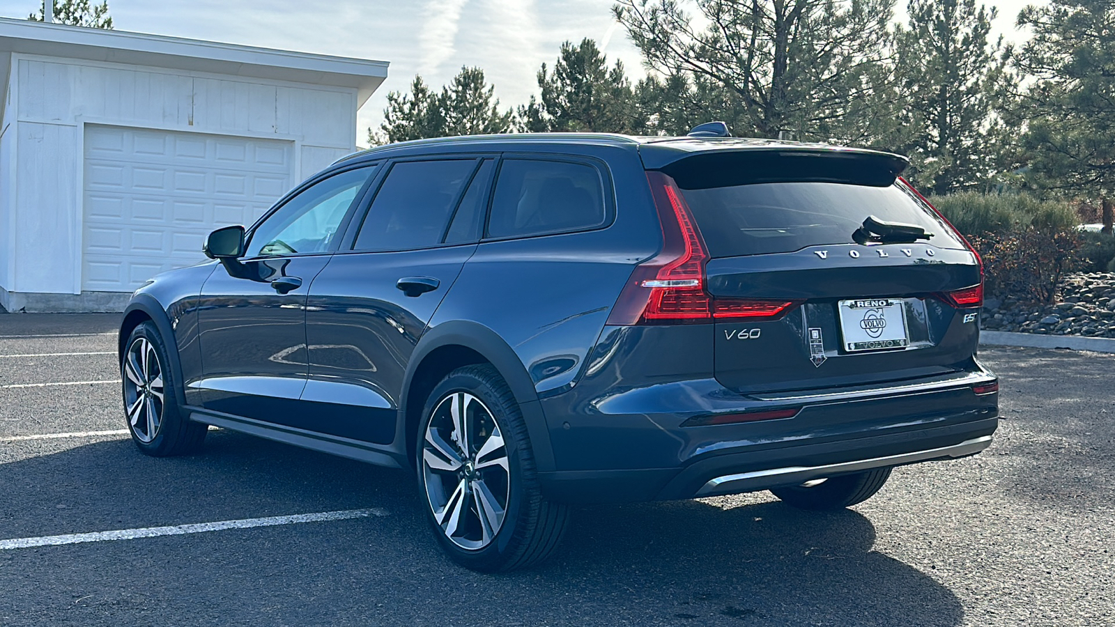 2025 Volvo V60 Cross Country Plus 10