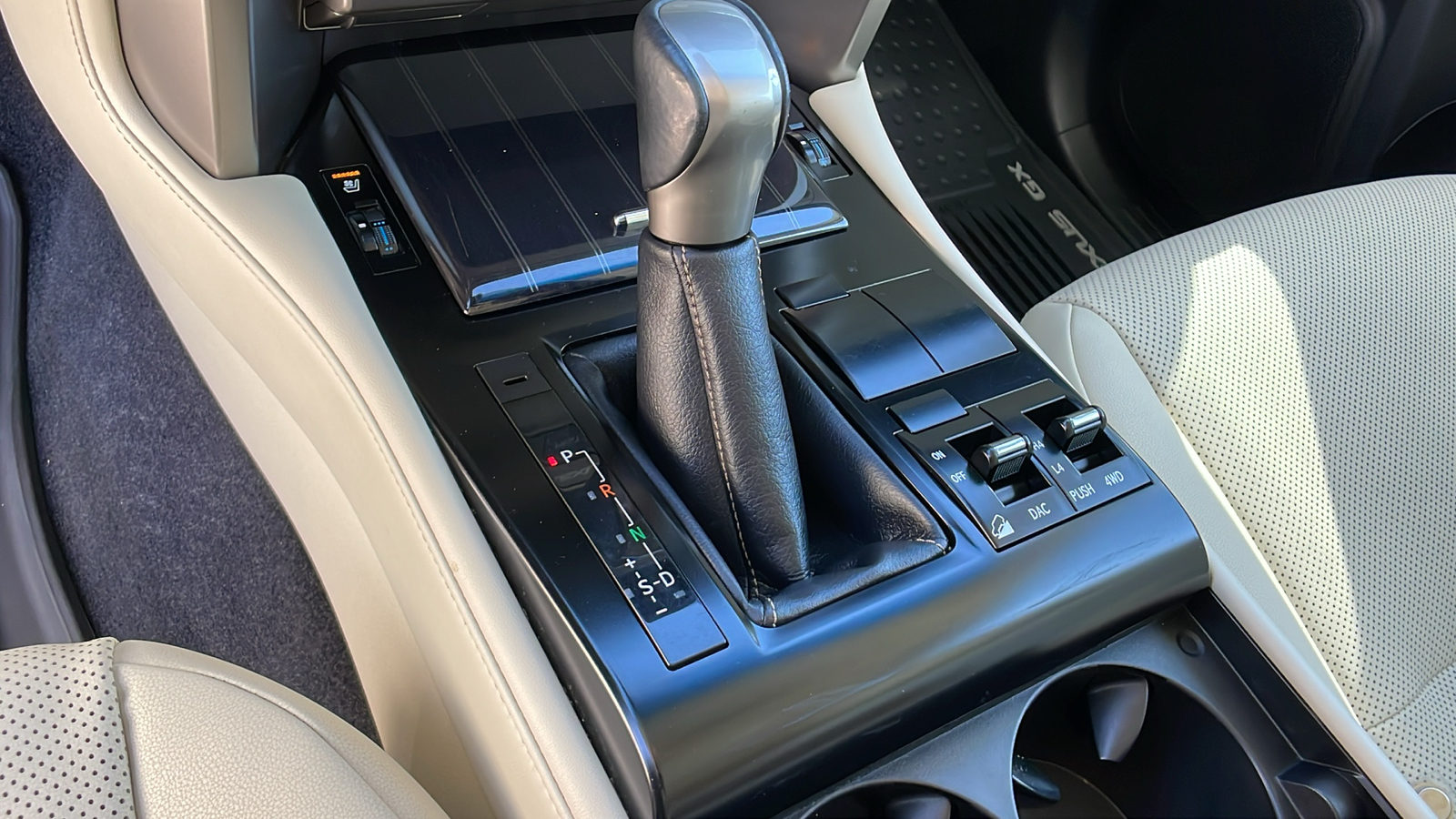 2020 Lexus GX GX 460 Premium 29