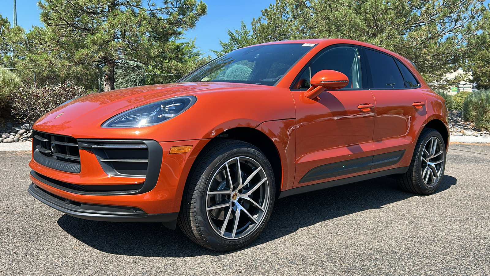 2024 Porsche Macan  1